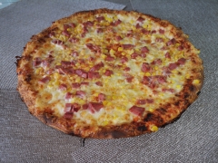 Sonkás kukoricás pizza